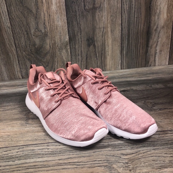 Nike Shoes - NEW Nike Roshe One Premium Rust Pink